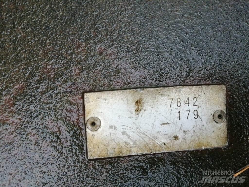  Tukkikoura Citas sastāvdaļas