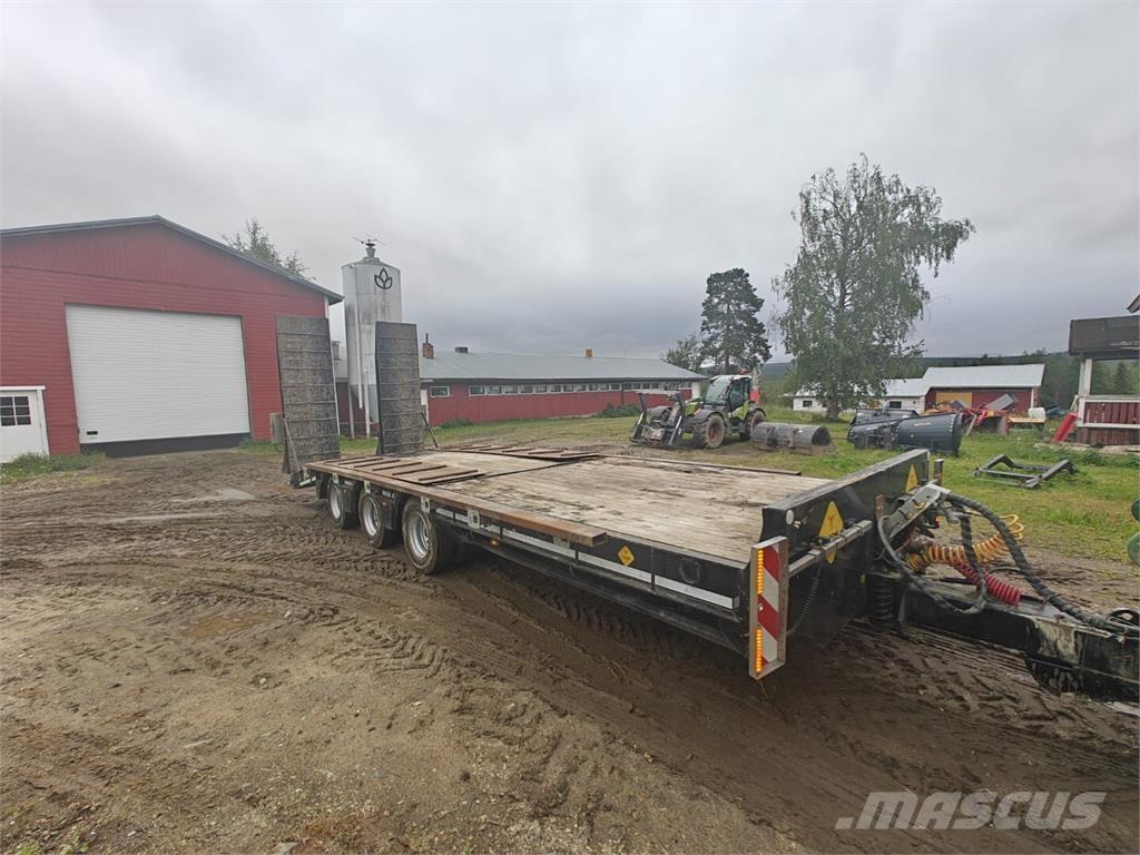 Tyrone 33 T Zemie treileri