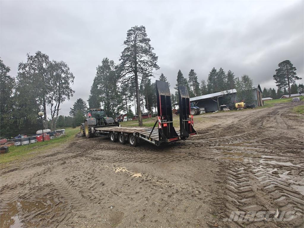 Tyrone 33 T Zemie treileri