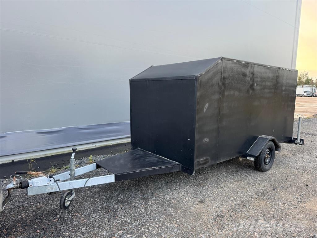  Umpiperäkärry Mazgabarīta treileri