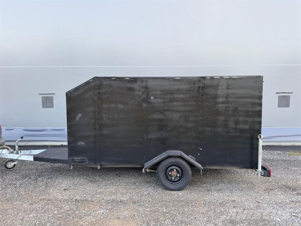  Umpiperäkärry Mazgabarīta treileri