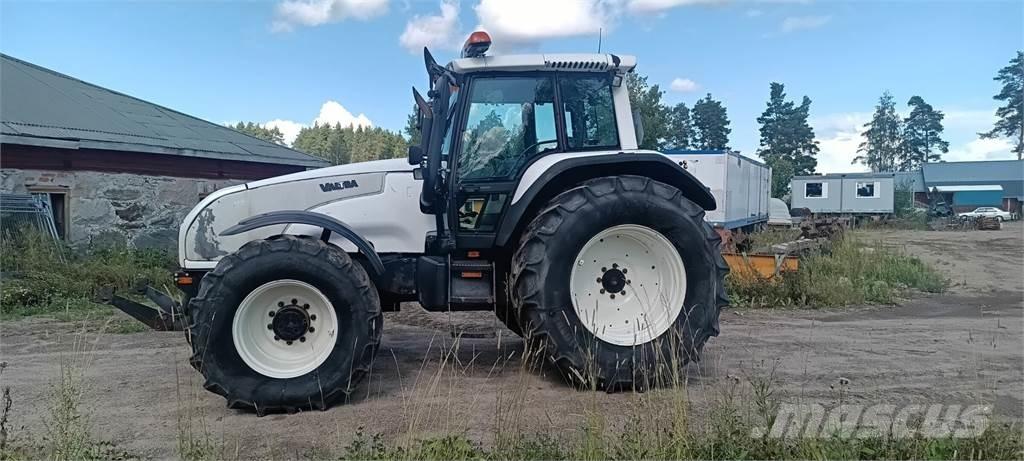 Valtra T 180 Traktori