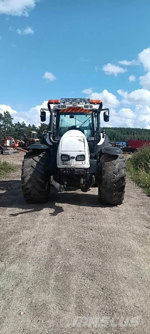 Valtra T 180 Traktori