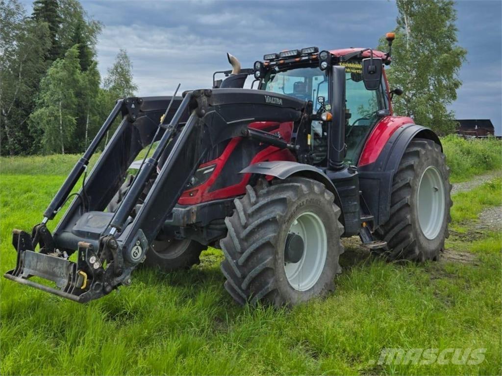 Valtra T144 Versu Traktori