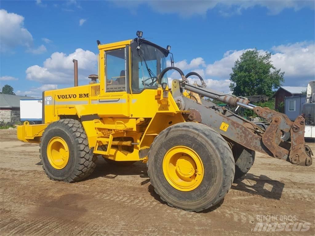 Volvo BM 120B Iekrāvēji uz riteņiem