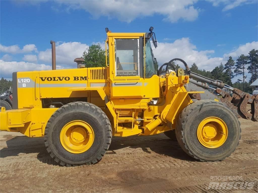 Volvo BM 120B Iekrāvēji uz riteņiem