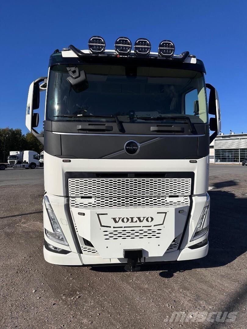 Volvo FH13 8x4 Smagās mašīnas ar celtni