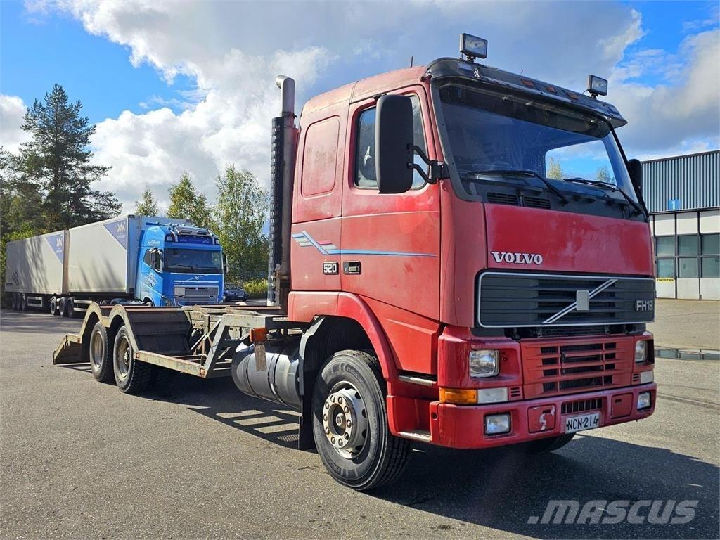 Volvo FH16 6X2 Treileri meža tehnikas transportēšanai