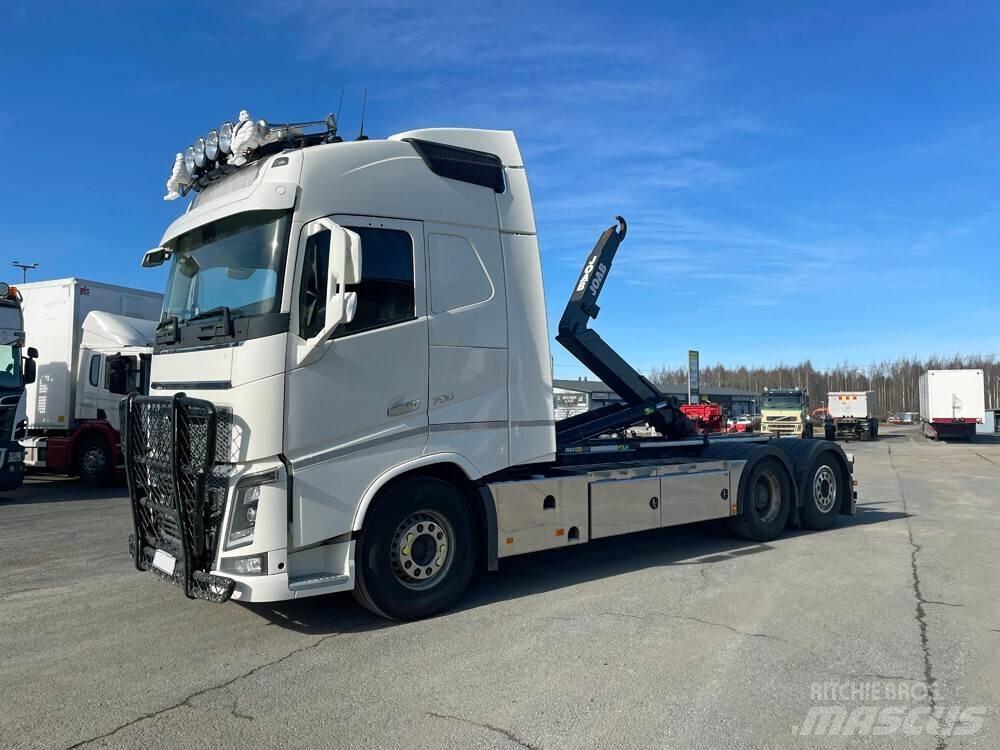 Volvo FH16 6x2 -13 Treileri ar āķi