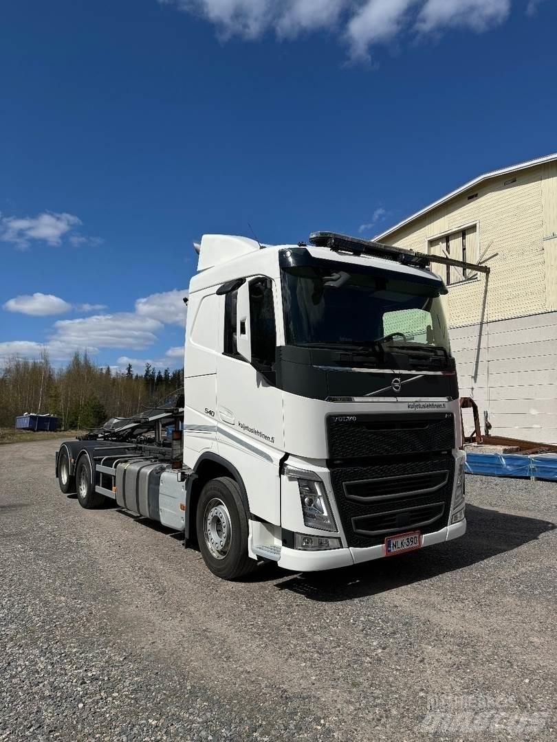 Volvo FH540 Treileri ar āķi