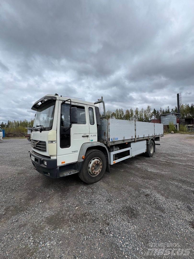Volvo FL6 Platformas/izkraušana no sāniem