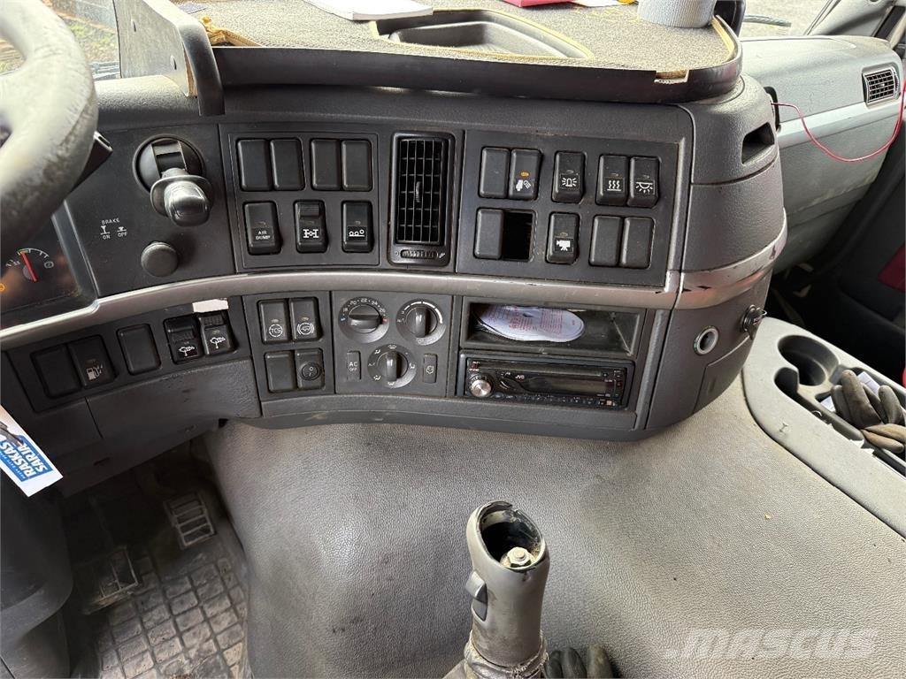 Volvo FM 12 8x4 Treileri ar āķi