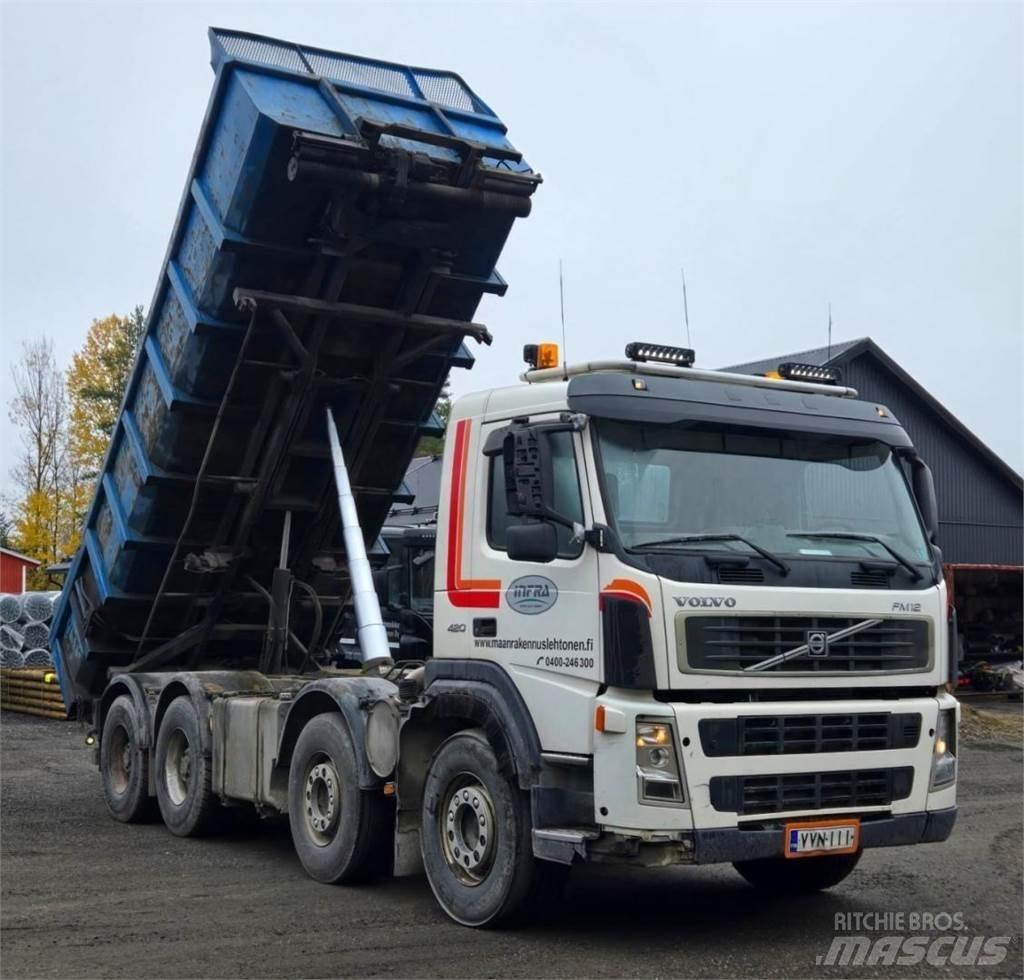 Volvo FM12 8X4 Treileri ar āķi