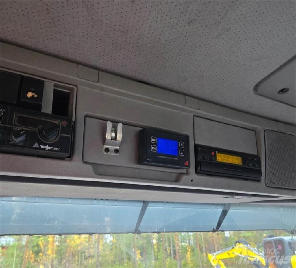 Volvo FM12 8X4 Treileri ar āķi