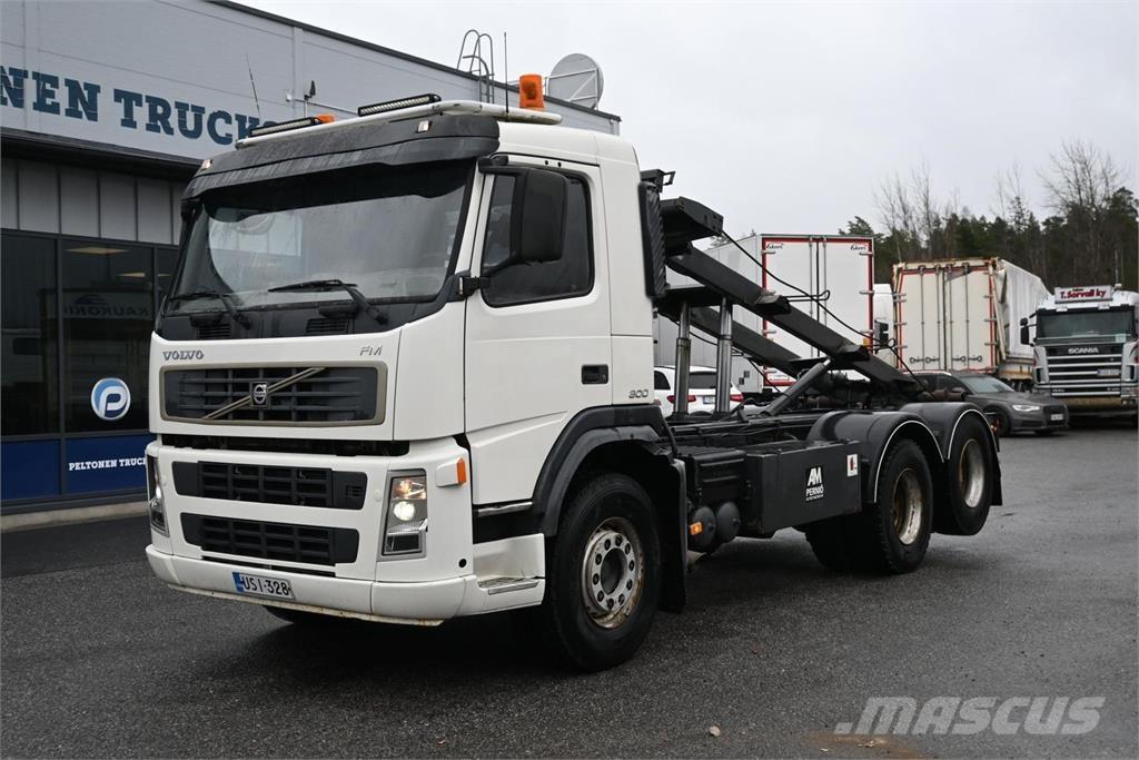 Volvo FM300 6x2 Treileri ar āķi