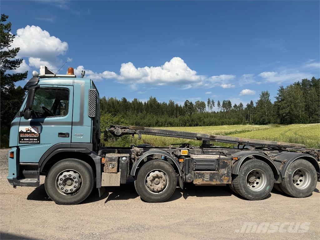 Volvo FM480 8x4 Treileri ar āķi