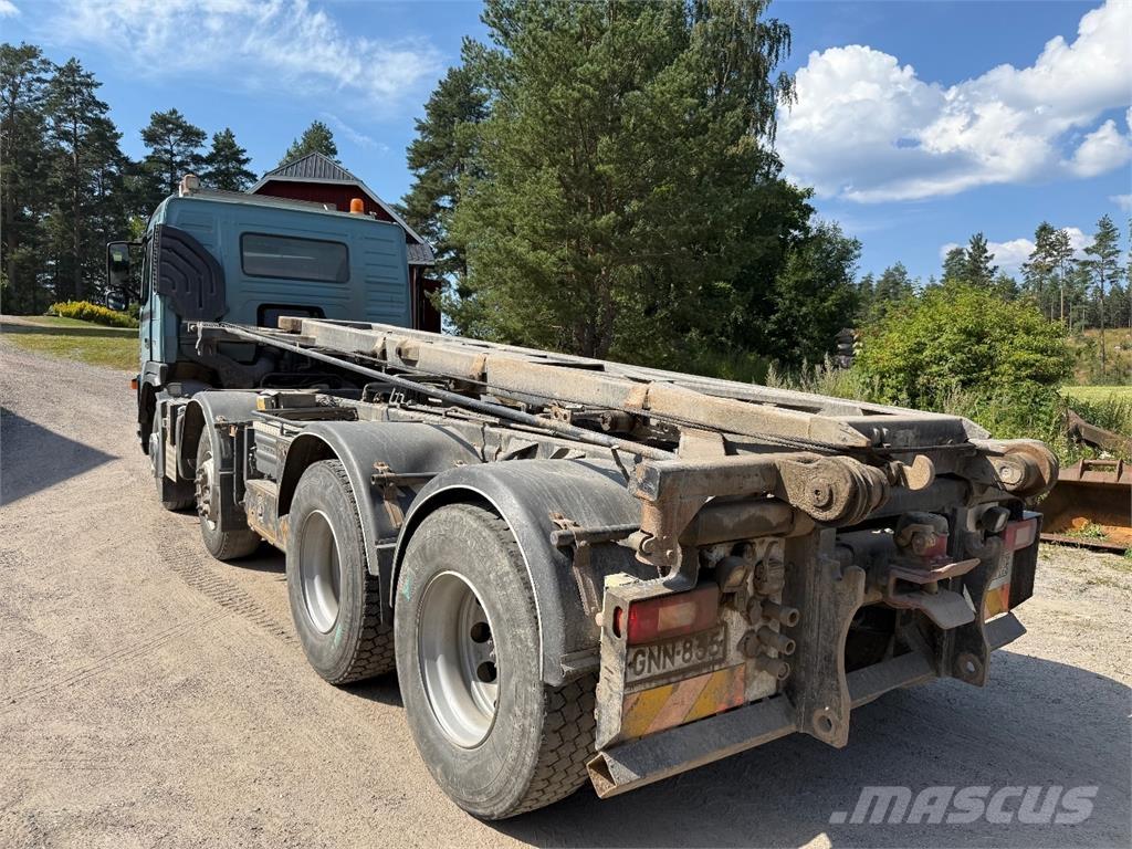 Volvo FM480 8x4 Treileri ar āķi