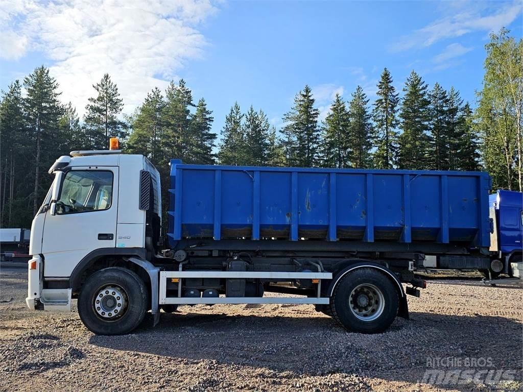 Volvo FM9 4x2 Treileri ar āķi