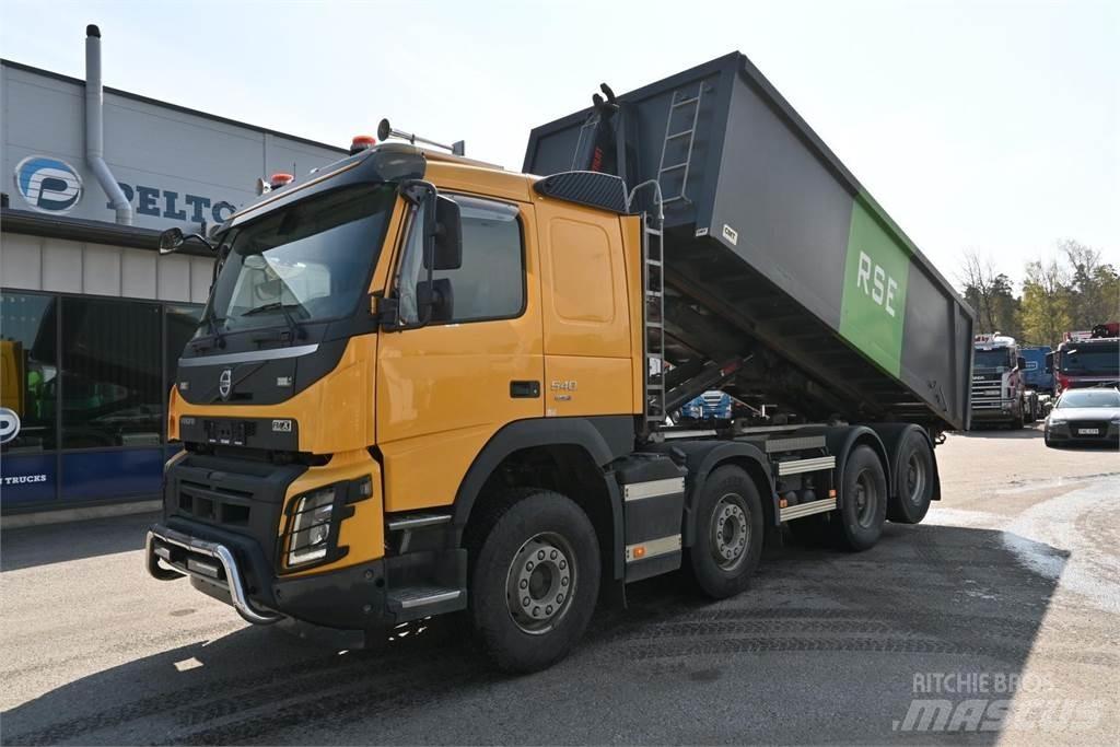 Volvo FMX540 8x4 Treileri ar āķi