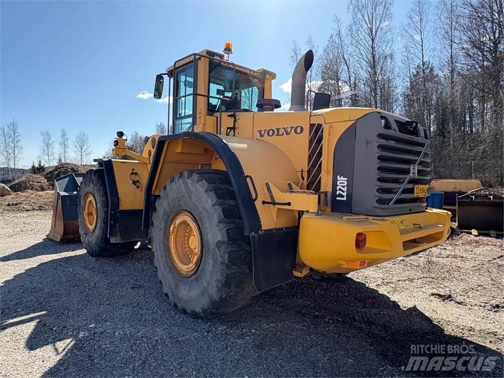 Volvo L 220 F Iekrāvēji uz riteņiem