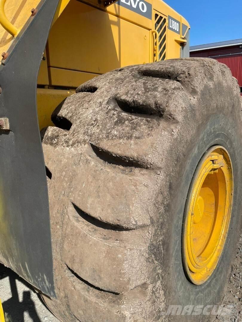 Volvo L180D Iekrāvēji uz riteņiem