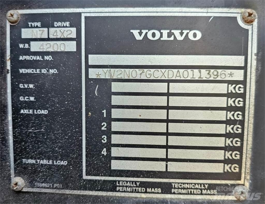 Volvo N7 6x2 Smagās mašīnas ar celtni
