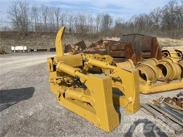 CAT D8 Skarifikatori