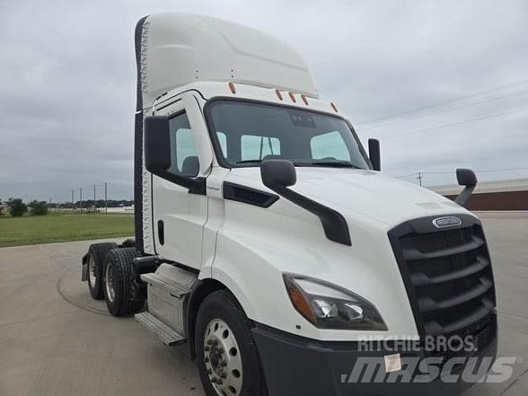 Freightliner CASCADIA 116 Vilcēji