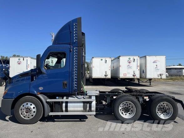 Freightliner CASCADIA 116 Vilcēji