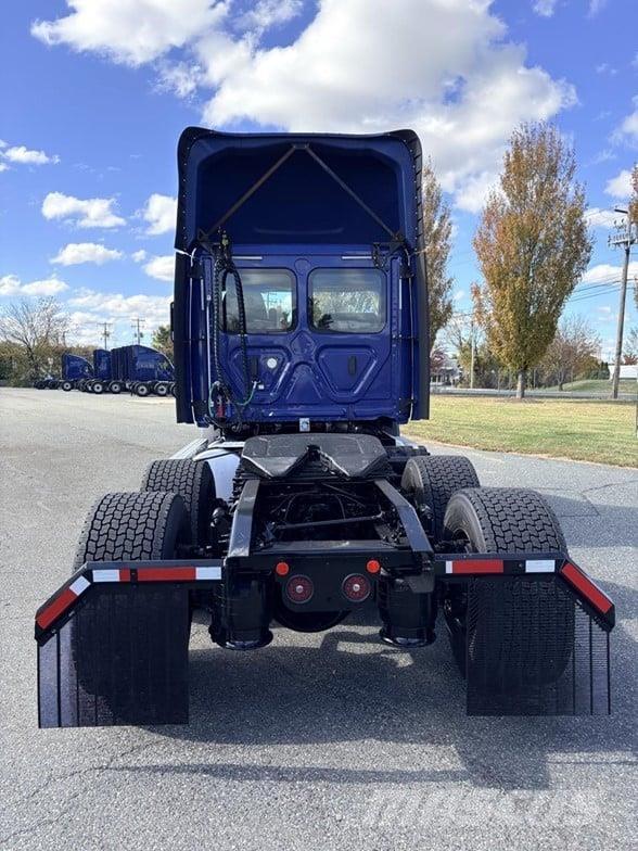 Freightliner CASCADIA 116 Vilcēji