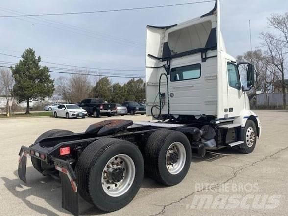 Volvo VNL64T300 Vilcēji