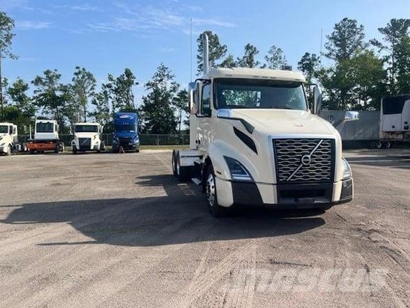 Volvo VNL64T300 Vilcēji
