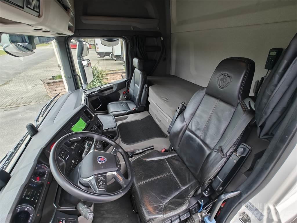 Scania G500 Treileri ar āķi