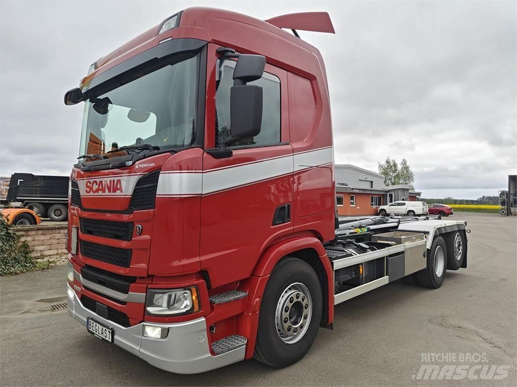 Scania R500 Treileri ar āķi
