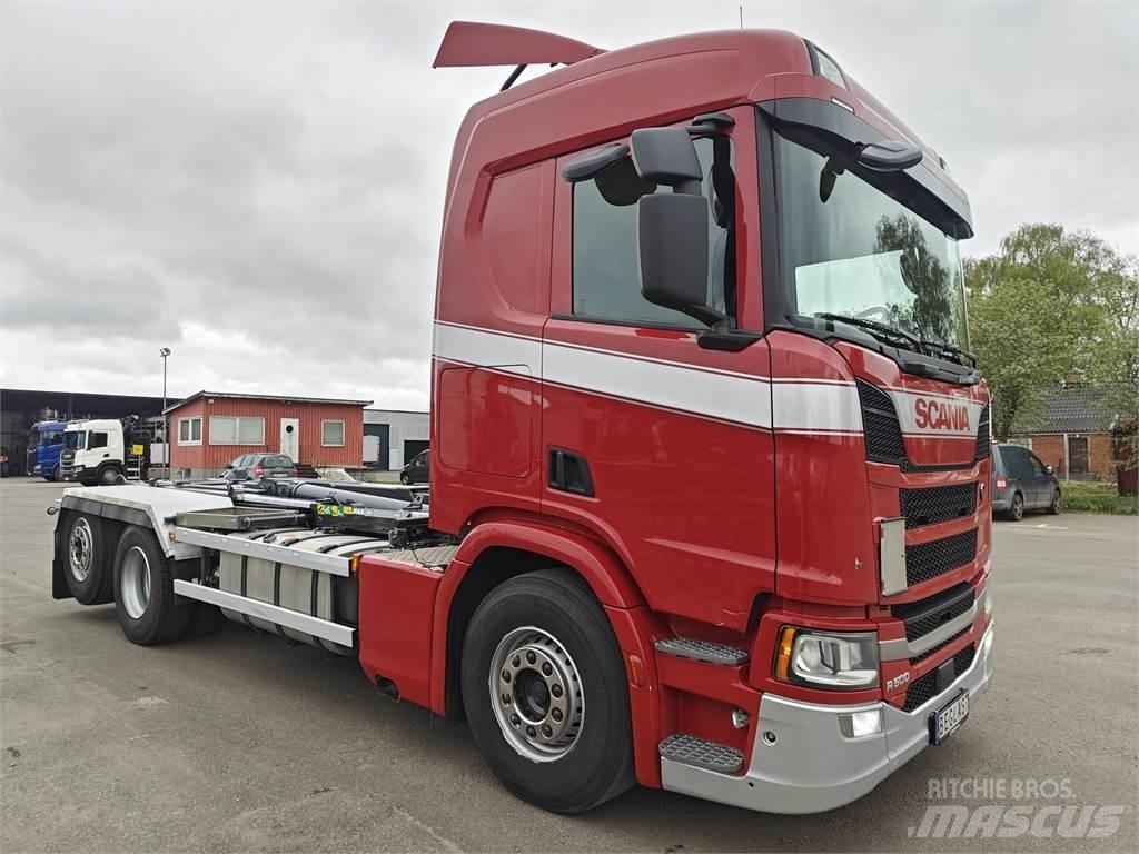 Scania R500 Treileri ar āķi