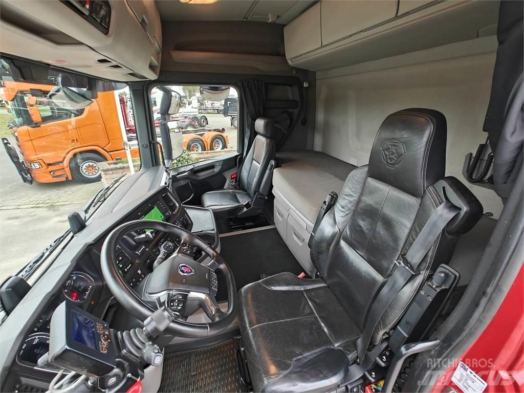 Scania R500 Treileri ar āķi
