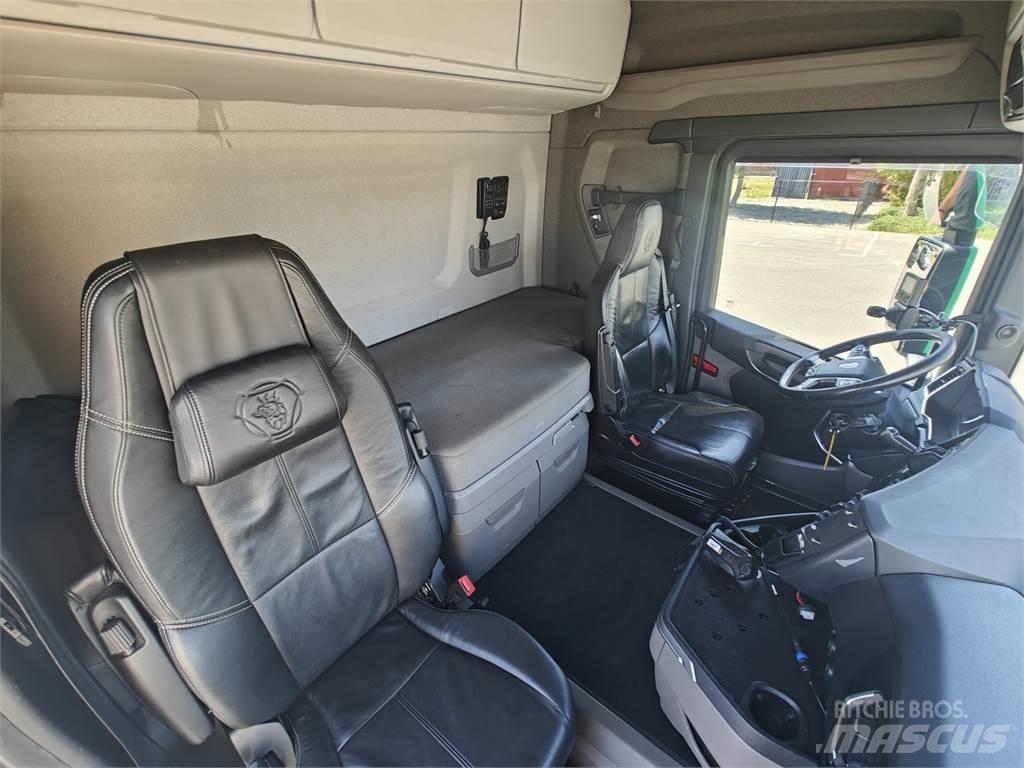 Scania R540 Treileri ar āķi