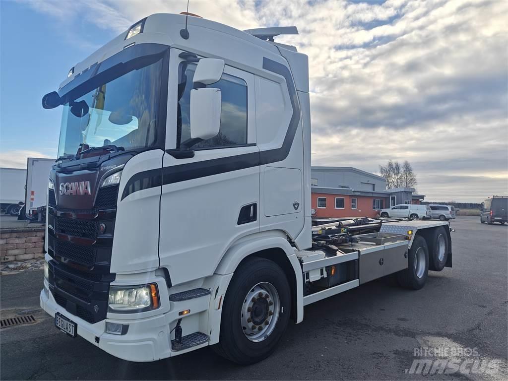 Scania R580 Treileri ar āķi