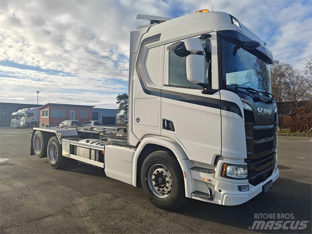Scania R580 Treileri ar āķi