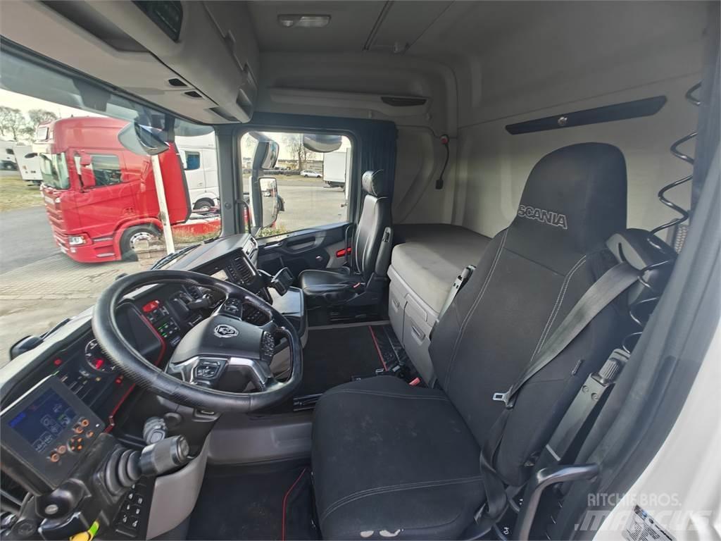 Scania R580 Treileri ar āķi