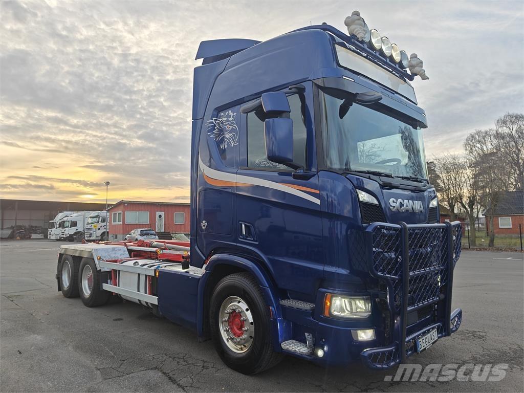 Scania R650 Treileri ar āķi