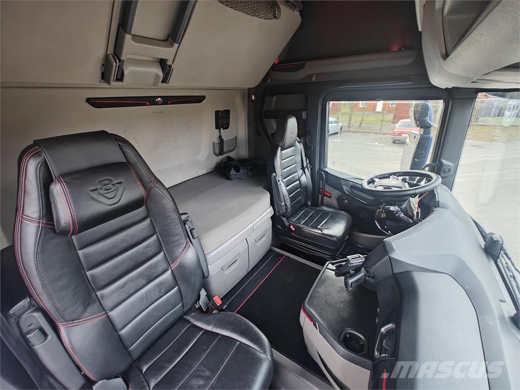 Scania R650 Treileri ar āķi