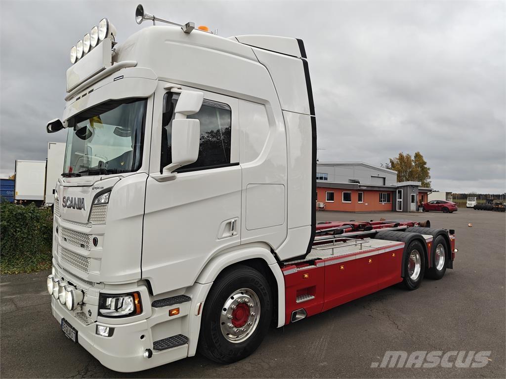 Scania R660 Treileri ar āķi