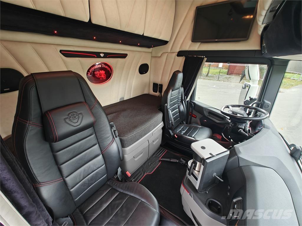 Scania R660 Treileri ar āķi