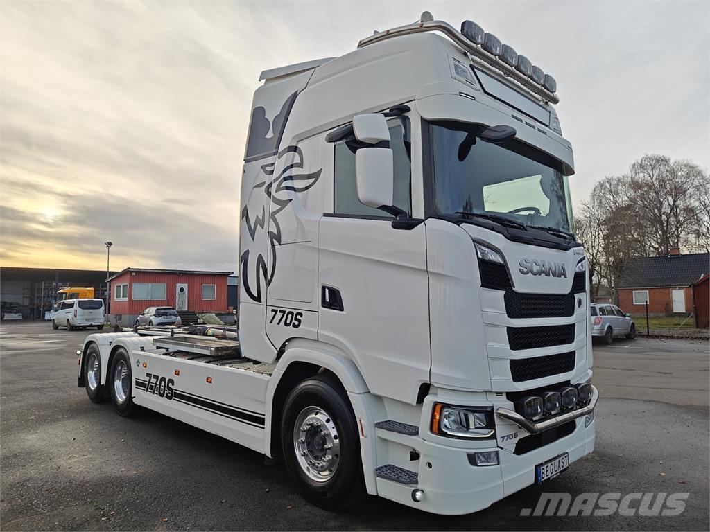 Scania S770 Treileri ar āķi