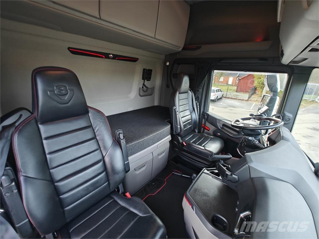 Scania S770 Treileri ar āķi