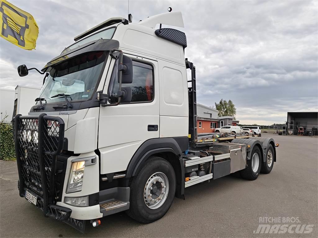 Volvo FM460 Treileri ar āķi