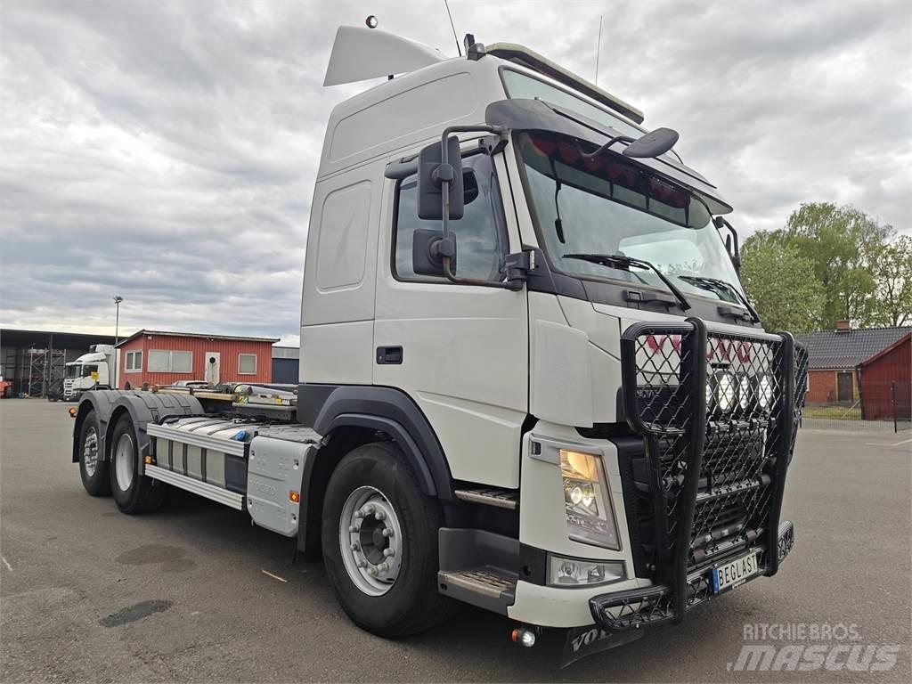 Volvo FM460 Treileri ar āķi