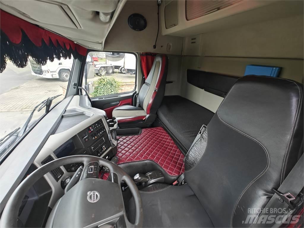 Volvo FM460 Treileri ar āķi