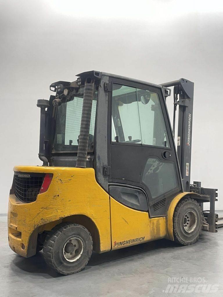Jungheinrich DFG430S Tehnika ar dīzeļa dzinēju